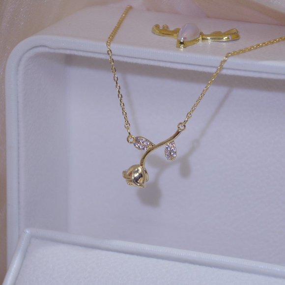 NEW 14K Gold Plated Diamond Rose Necklace d - Picture 7 of 8